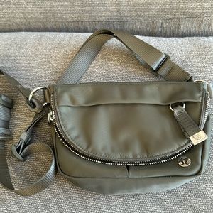 Lululemon all night festival bag micro 1.5L. Grey sage